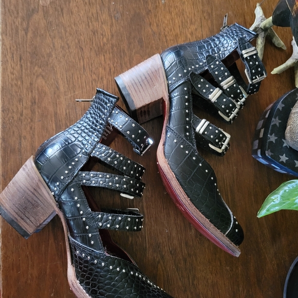 Freebird Felicity, Black Croc.. New, with  box, and protective covers - Picture 6 of 7